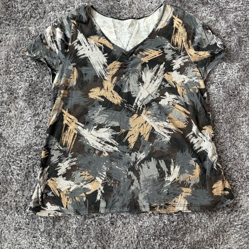 Woman's Short Sleeve Top Size 1X Studio Works
